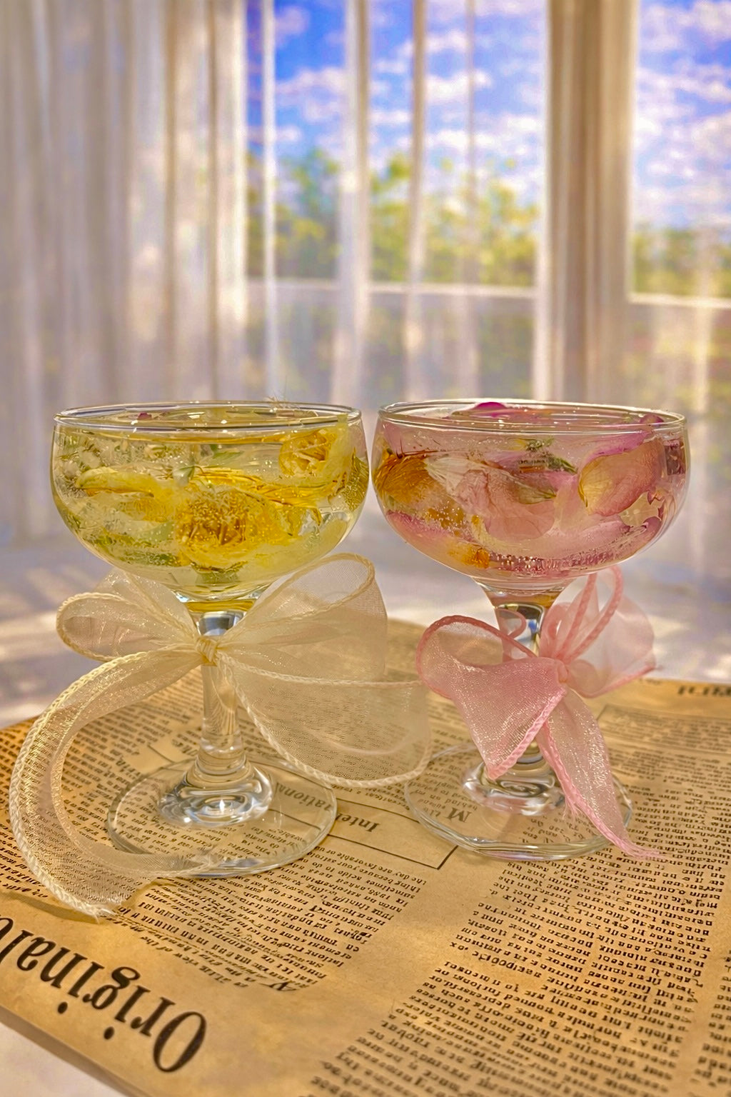 Signature Bloom Candle & Petite Floral Candle Holder Gift Set (2pcs)